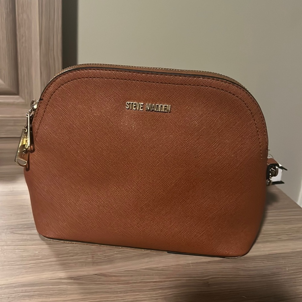 Brown Steve Madden Crossbody Purse.